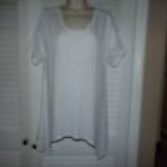 Verve Ami white knit sharkbite hem tunic M EUC Crocheted‎ trim on shoulders - Picture 1 of 3
